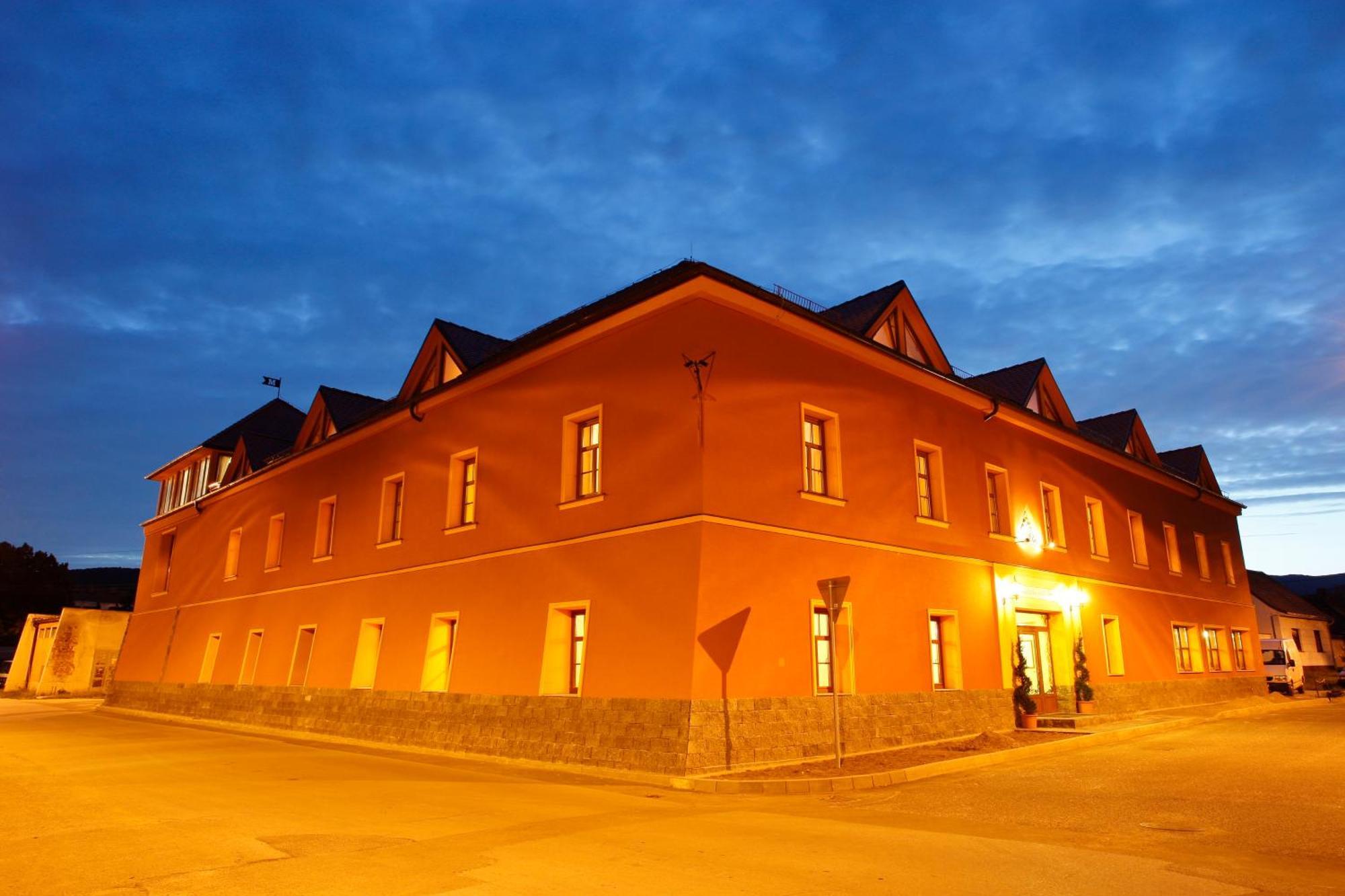 Hotel Majolika Modra Dış mekan fotoğraf
