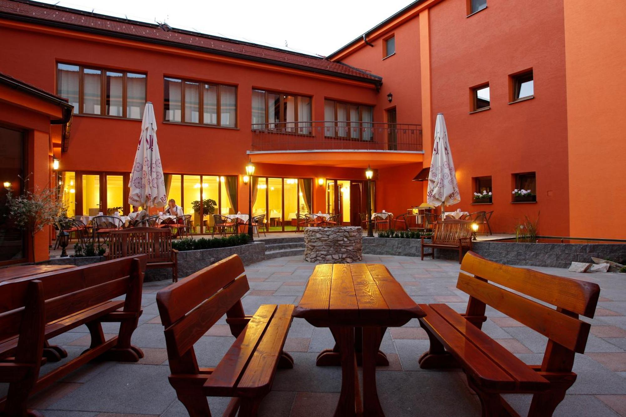 Hotel Majolika Modra Dış mekan fotoğraf